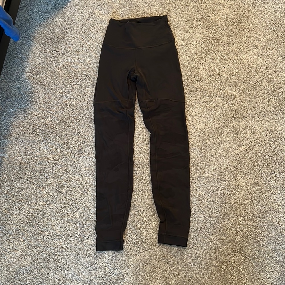 gray camo lululemon leggings size 4 never worn great condition